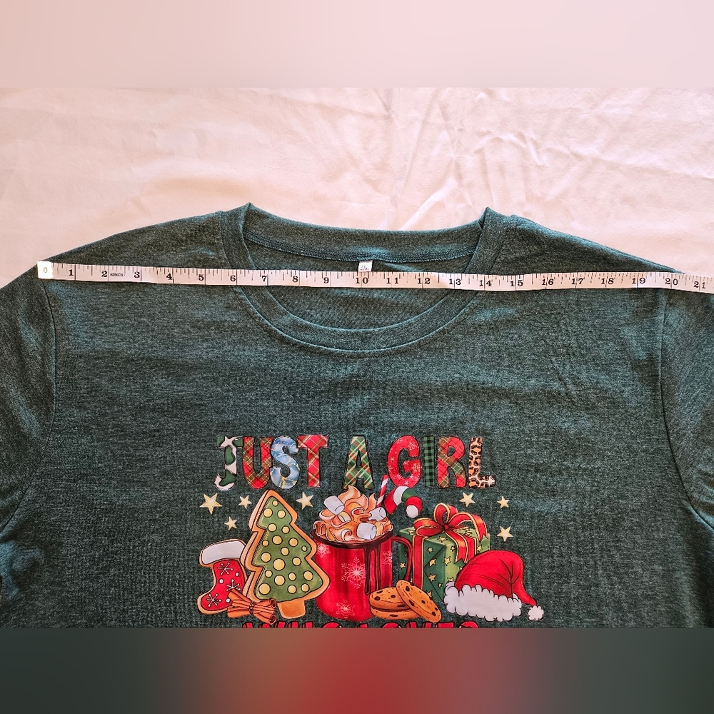 "Just a Girl Who Loves Christmas" Green Tee, 2XL, NWT - Picture 4 of 9